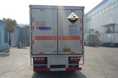 程力威牌CLW5073XFW5型腐蚀性物品厢式运输车参数