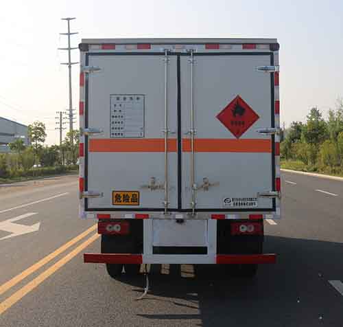多士星牌JHW5040XRYB6型易燃液体厢式运输车参数